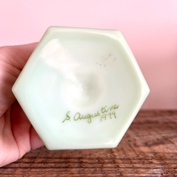 Vintage jade green Westmooreland Stretch swung bud vase signed - Picture 3 of 5